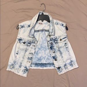 Sleeveless Jean Jacket